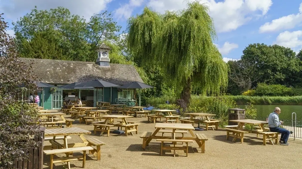 The Waterside Café – cake shop in St. John's Wood, London